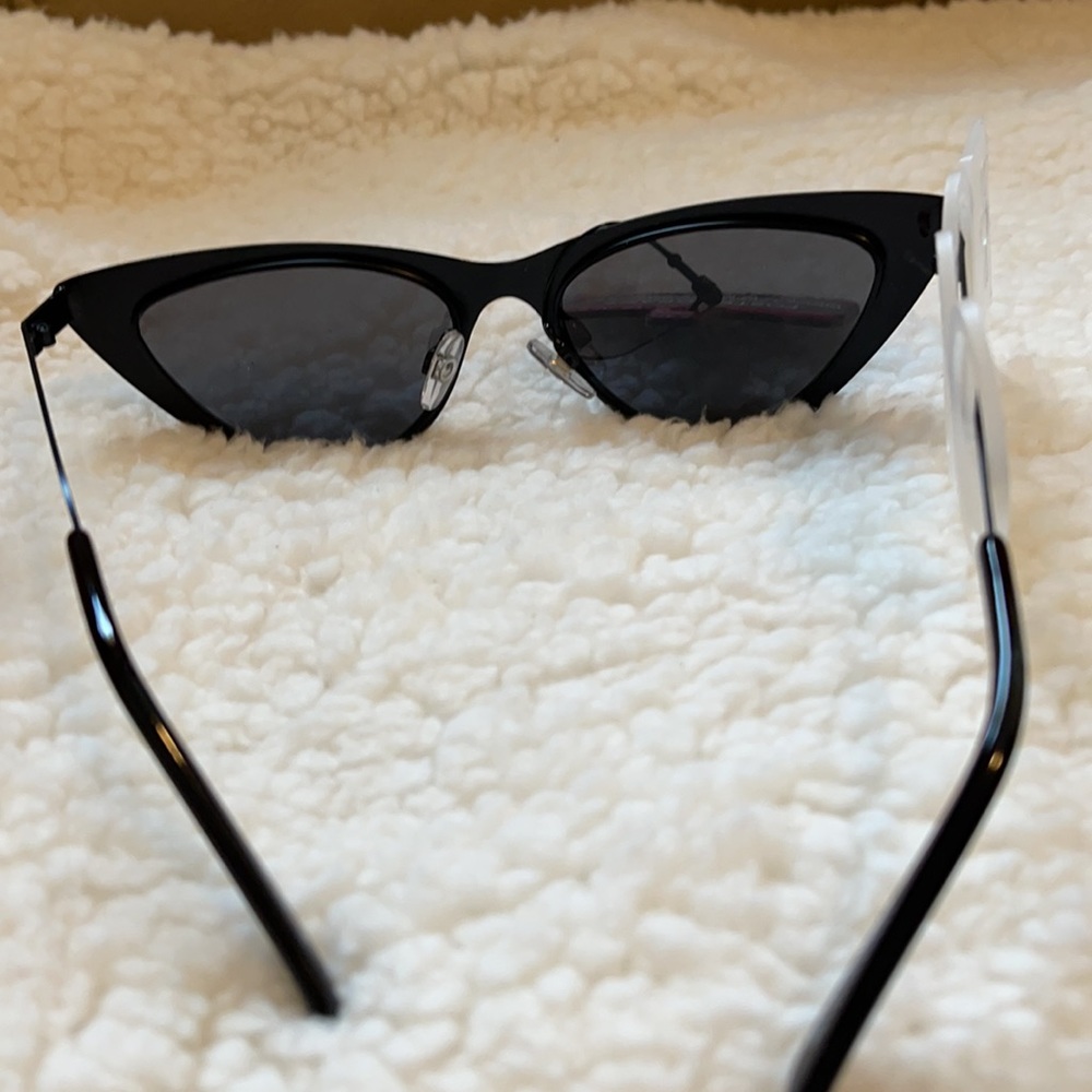 🔥LADIES FASHION SUNGLASSES 🕶 - Picture 4 of 4